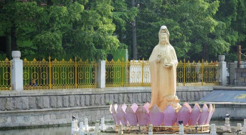 Jinjiang Inn Qingdao Wu Si Square Nanjing Road Bagian luar foto